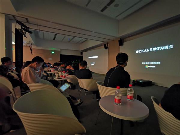 从小冰AI唱戏说起：微软“虚拟歌姬”的钱景与困境